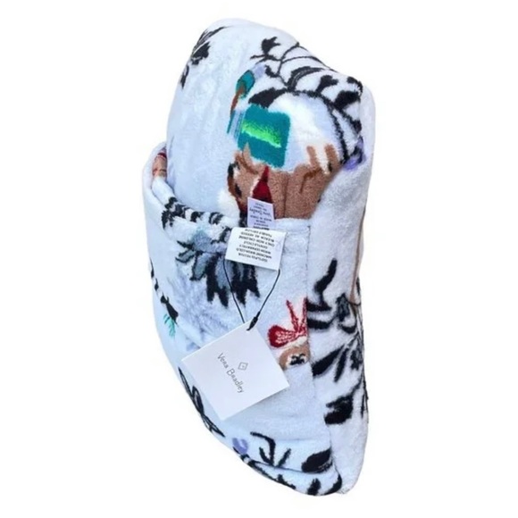 NWT VERA BRADLEY PLUSH MERRY MISCHIEF SNOW DAY FLEECE TRAVEL  CHRISMAS BLANKET - Picture 6 of 9